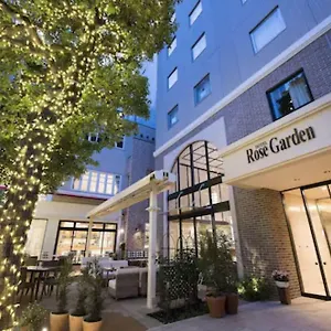 Rose Garden Shinjuku *** טוקיו